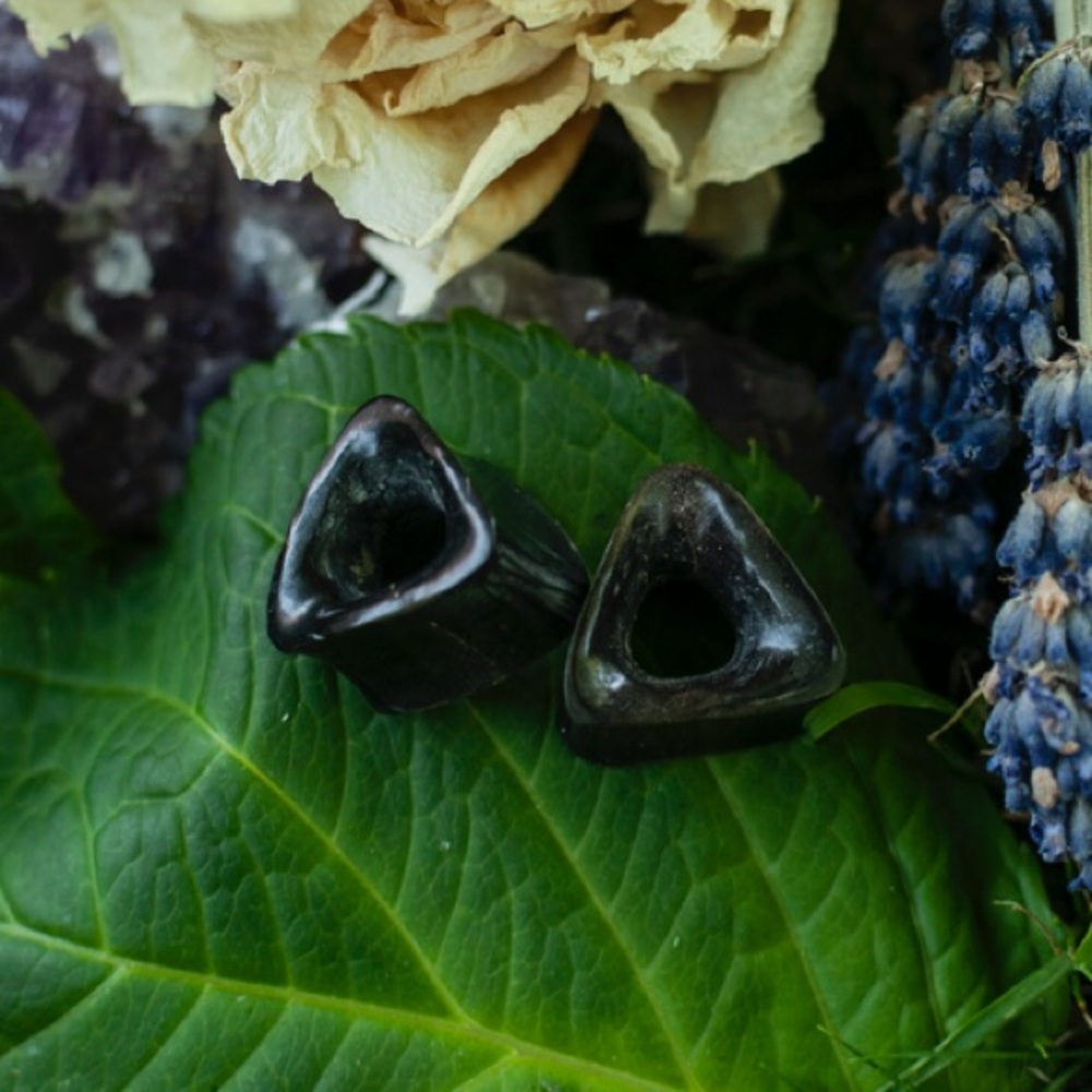 Black Acrylic Triangle Saddle Plugs